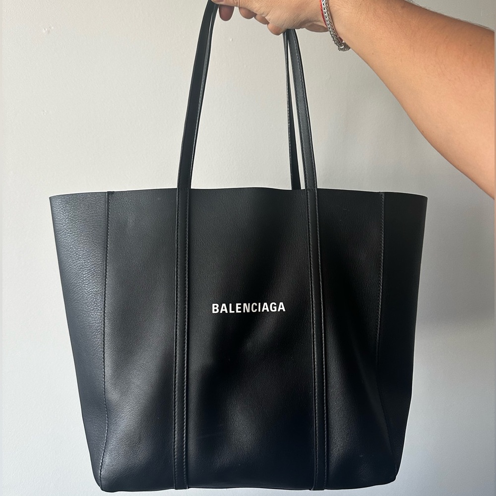 Balenciaga
Everyday Small Tote Bag - black